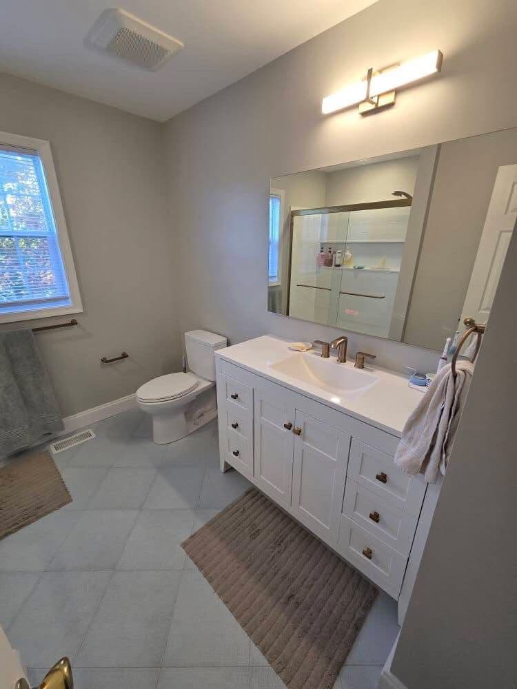 Minimalist Shaker-Style Bath