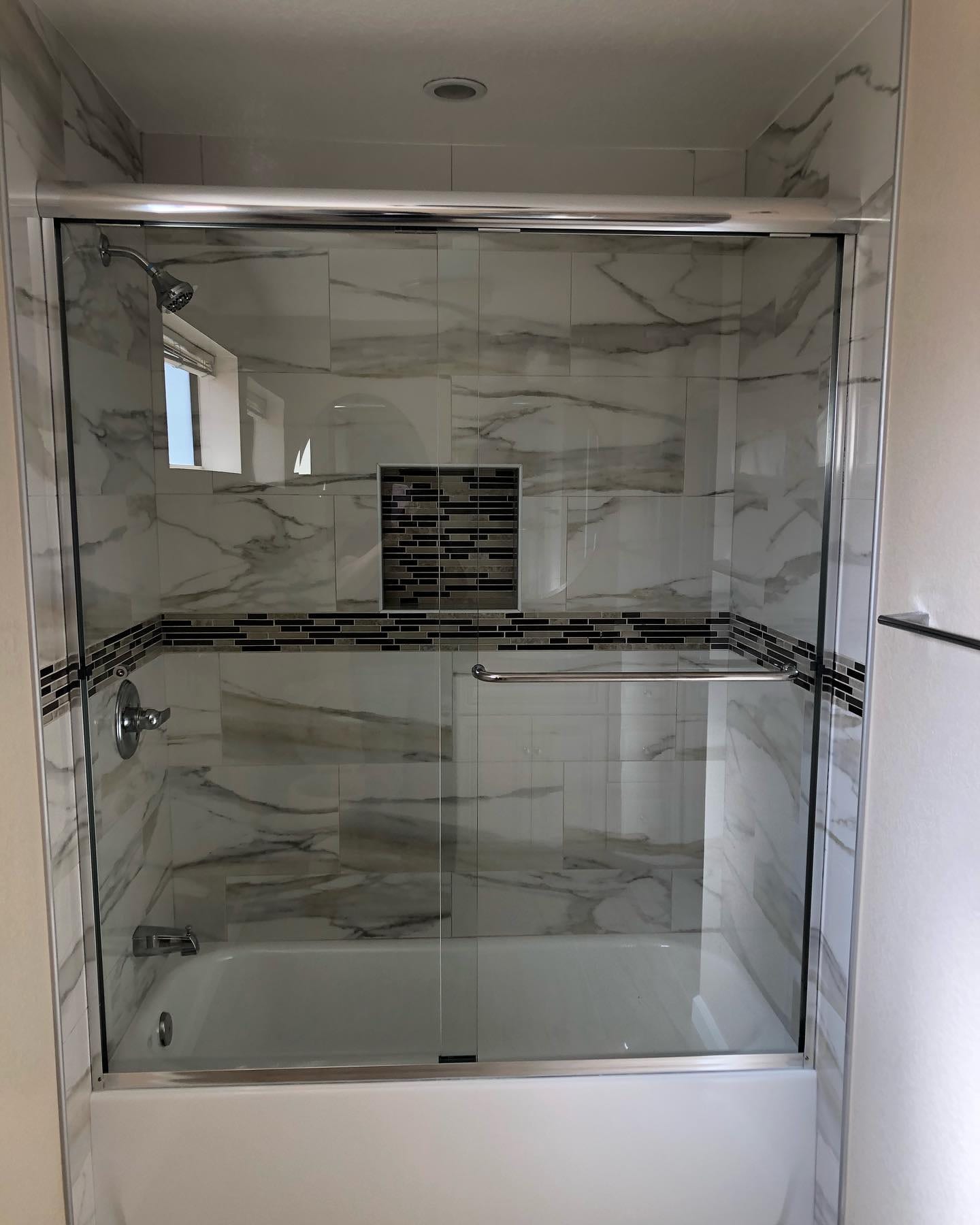 Marble-Inspired Alcove Tub